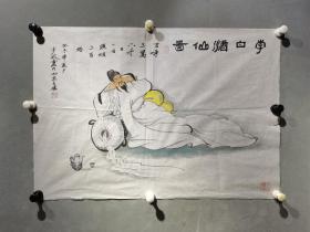 李枫，1935年出生，自幼师从胞兄李之野先生，12岁就走上创作连环画道路，在连环画界素有“小神童“之称，19岁进入上海人民美术出版社，任连环面创作室专职画家，从艺七十余年，如今已有八十四岁，积蓄数十年绘画之功力。对传统铁线的白描具有深厚之基础，渐成自己的艺术个性。著名连环画家李枫国画、上海连环画家。李枫  国画  一幅（精品）（  李白醉仙图  ）尺寸49————70厘米（保真）