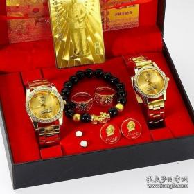 超值套装，120周年典藏，纪念石英手表男女各一块，军用级， 夜光防水。 赠送2枚戒指，手串1个，像章2个，电池2个，主席像金箔卡1张，面值百元金箔钞1张，精品礼盒，超值典藏。