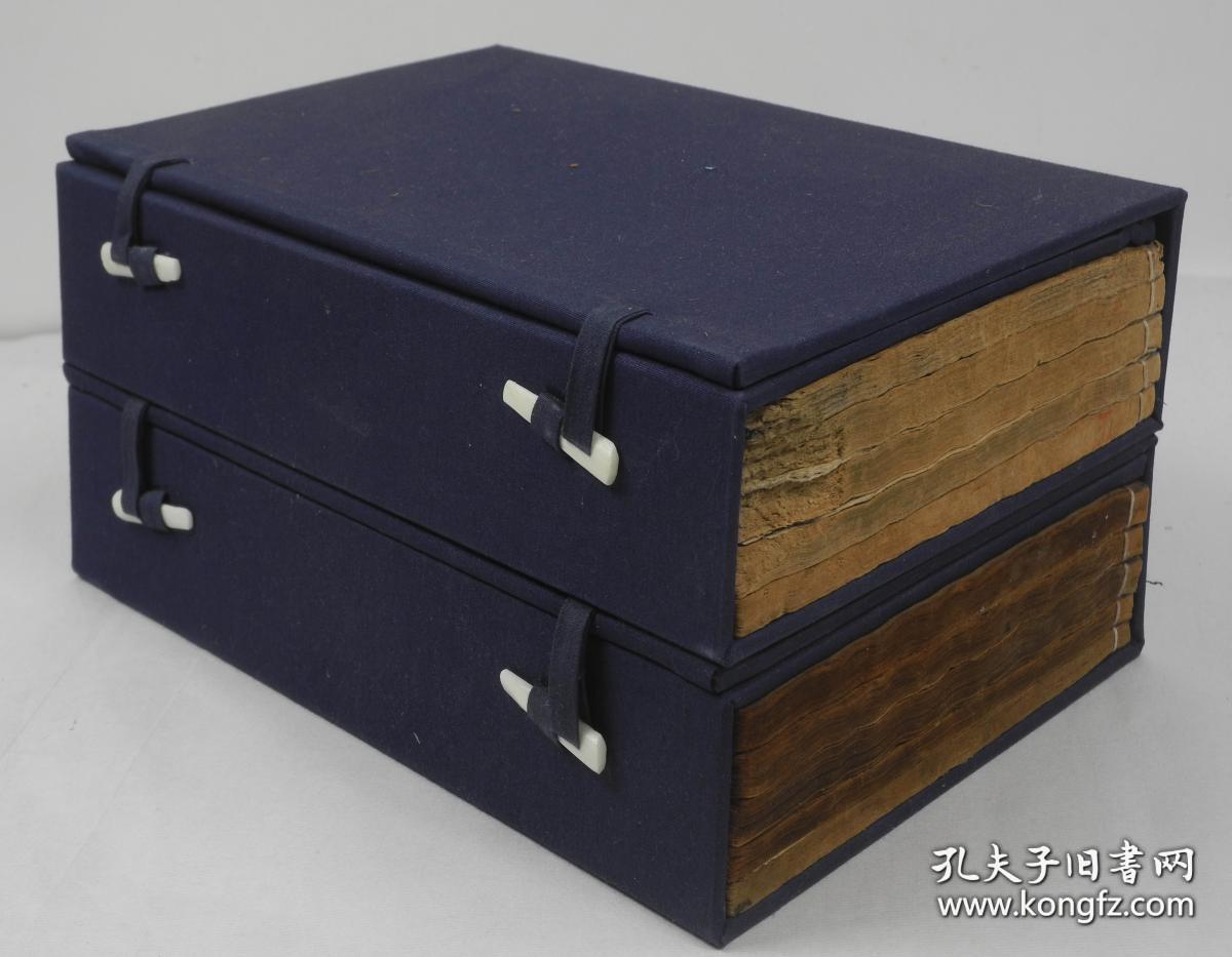 乾隆崇文堂原版精刻本，全本礼记体注，二函十厚册一套全。原装，开本宽大，刊刻精美，金黄色牌记，写刻序言，书内有前贤阅后批注，保存很好 品相上佳。