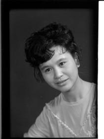 【老底片Z4126】《美女专业摄影》黑白负片底片一张，6×4厘米