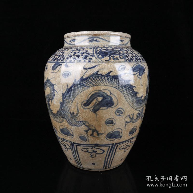 青花开片龙纹大罐
高26.5cm，宽20cm