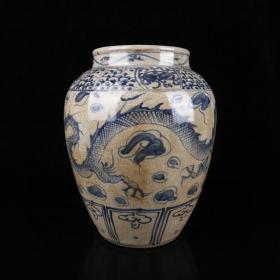 青花开片龙纹大罐
高26.5cm，宽20cm