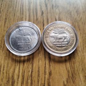 印度官方硬币纪念币：2010年 银色单色+淡金银双色 灌木丛孟加拉虎 1卢比+10卢比——国家储备银行75周年纪念币（1935--2010年）全套2枚 合拍！