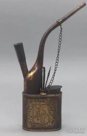 老水烟袋，纯铜精制，高20cm。