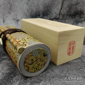 木盒精装御制耕织图，历代帝王以皇室名义摹绘或修穴耕织图锣成为时尚，以教育皇子们要重视农桑。康熙二十八年，玄烽命宫廷画家焦秉贞仿照南宋楼踌穴耕织图锣刊奉绘制穴御制耕织全图移册，穴御制耕织圆锣又名穴佩文斋耕织图锣，不分卷，清圣祖玄烽题诗，焦秉贞绘图，朱圭、梅玉凤锈刻，清康举二十五年（二八九六年）内府刊本。耕图、织图各二十三幅，共计四十六幅圃。