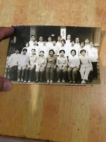时期天津某厂职工照片