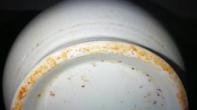 德化象牙白瓷狮耳蒜头瓶，28公分高，做工精细，器型优美。釉色莹润，白如象牙。铁锈土锈遍布内外，为大开门器物，大清乾隆时期精品。