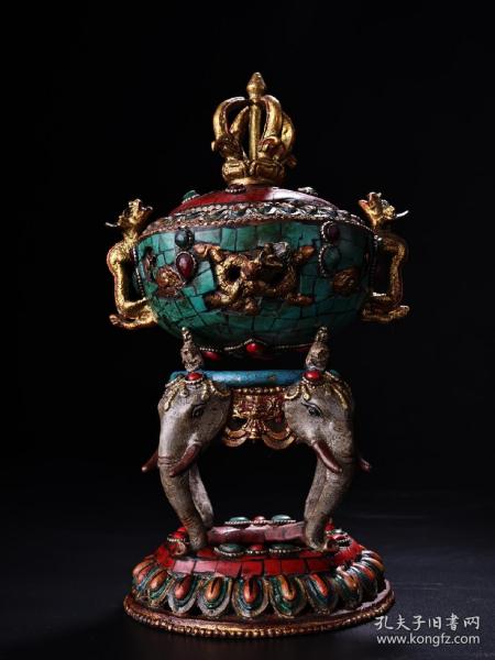 旧藏西藏收藏传工艺打造纯铜镶嵌宝石彩绘描金香炉 ，品相保存完好   工艺精湛  造型独特别致
重1456克 高24厘米 宽11厘米