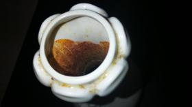 德化象牙白瓷狮耳蒜头瓶，28公分高，做工精细，器型优美。釉色莹润，白如象牙。铁锈土锈遍布内外，为大开门器物，大清乾隆时期精品。