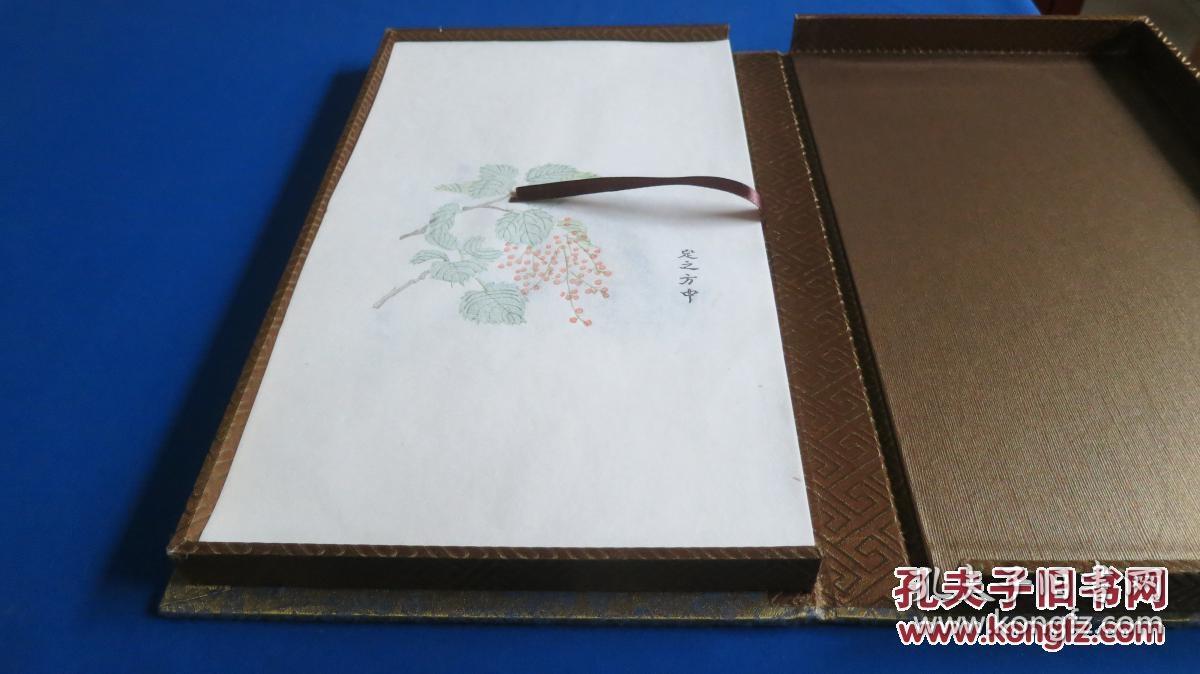 最新彩绘诗经物名笺谱（木版水印，印制精美，20个图案，60张散叶）。是一部新刻印的木刻套笺纸。我们从历代描绘诗经名物的彩绘作品中精选了若干图案，用传统的木板水印方式，制作这一部用藏两相宜的文人笺纸。原创的新刻新印的木板水印作品。