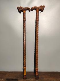 旧藏桃木拐杖  老桃木纯手工雕刻福壽双全龙头拐杖一对
单号直径长88厘米宽18厘米，重570克。