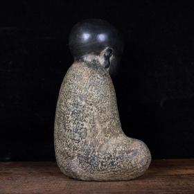 珍藏天然老青石雕小和尚摆件
尺寸：高15.5厘米，长10厘米，宽7.5厘米
重量：1460克