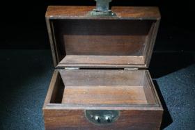 花梨木镶嵌贝壳事事如意首饰盒，尺寸18/11.7/8厘米