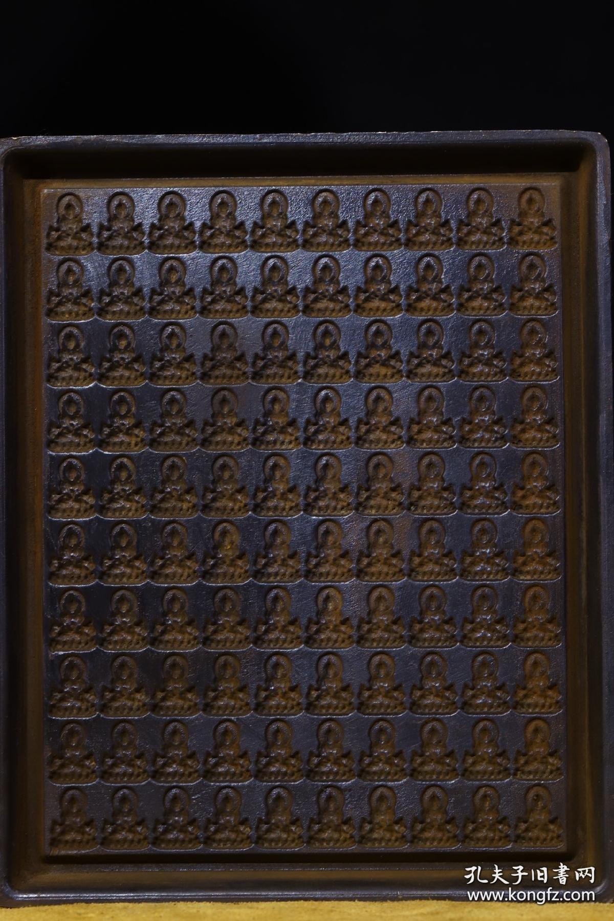 罕见万佛像模具，高14.8cm宽12cm，重约1390克。