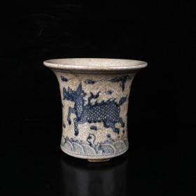 青花麒麟图纹笔筒
高12.7cm宽14cm