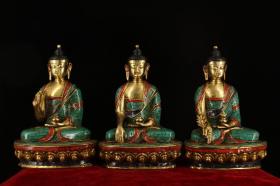 西藏收纯铜纯手工打造镶嵌宝石三宝佛一套，一个重1886克，单个高21厘米，单个宽13厘米