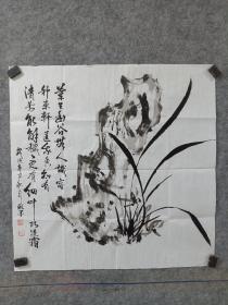 杨继容老师水墨兰草作品，四尺斗方，杨继容，乐山市美协会员，乐山市书画家协会会员，中国国际名人艺术家协会会员，国家级非物质文化遗产夹江年画传承人，曾去国外研学绘画留学深造，具有30多年的绘画功底。致力于夹江年画传承20余年，精通夹江年画木版印刷技艺、夹江年画手绘技艺、粉笺纸制作技艺、矿植物颜料制作技艺等，年画、国画风格别具一格。