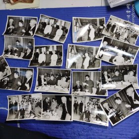 老照片。1981年菲律宾图书发展协会。交流会照片: 照片影像 > 老照片 > 原照
拍摄者: 无
尺寸: 12 x 8 cm （长 x 宽）
类别: 彩色
品相: 九五品