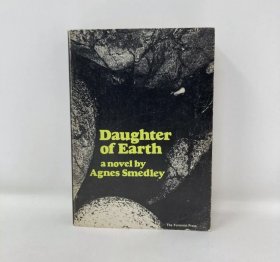 美国进步作家，中国人民之友，史沫特莱名著《大地的女儿》，1973年再版