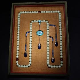 旧藏收罕见极品夜光石珠串
品相保存完好   配老抽拉盒
珠子直径1.6厘米