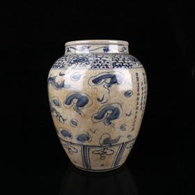 青花开片龙纹大罐
高26.5cm，宽20cm