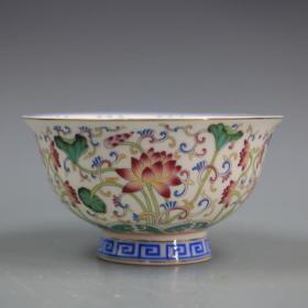 早期收藏——清乾隆【粉彩小号荷叶莲花碗 】器型周正 釉色 画工 品相俱佳 漂亮呈现好  尺寸 高6.7厘米 口径12厘米底径5.3厘米