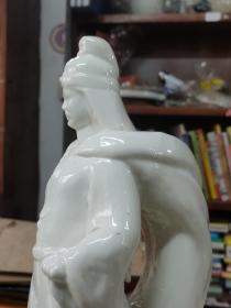 民族英雄郑成功逝世330周年纪念陶瓷雕像一座 长35.5cm宽10cm230720104