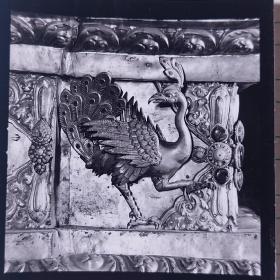 【老照片】《佛龛须弥座上鎏金孔雀》人民画报图片社流出，黑白原版老照片1张，5.5×6厘米，带图说