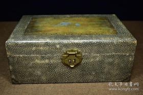 高档礼盒茶品专用盒，鲨鱼皮铜包角雕刻品茗图，精制礼盒，25x16x10cm。