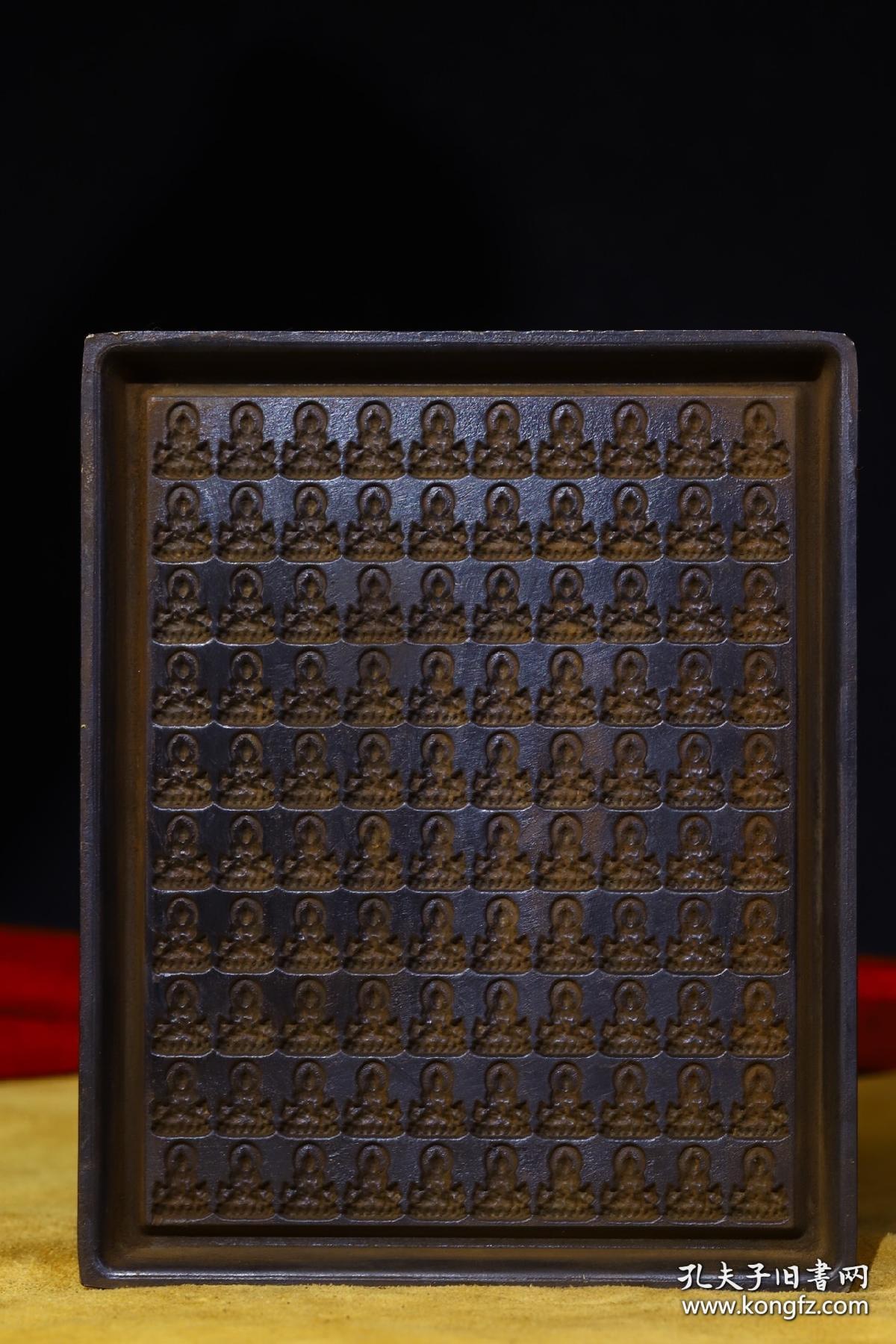 罕见万佛像模具，高14.8cm宽12cm，重约1390克。