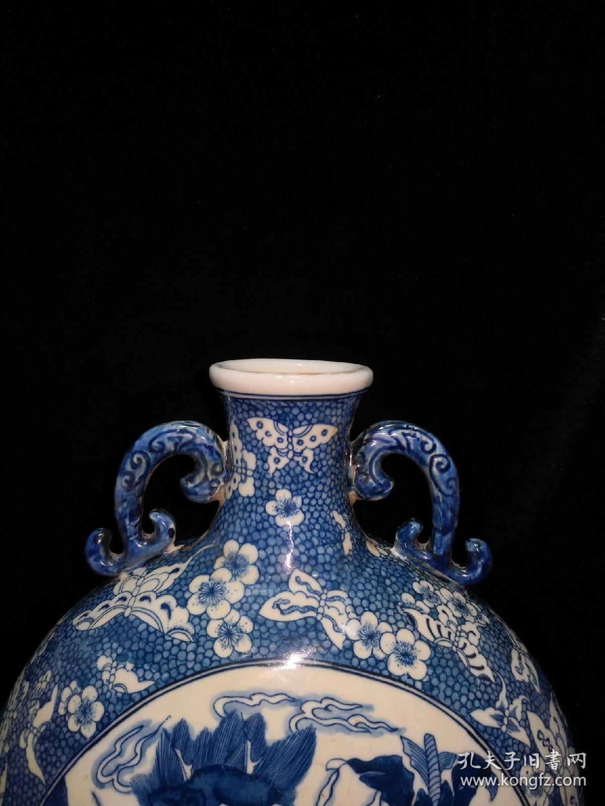 清青花开窗麒麟扁瓶