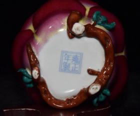 清代雍正胭脂红描金花瓣杯