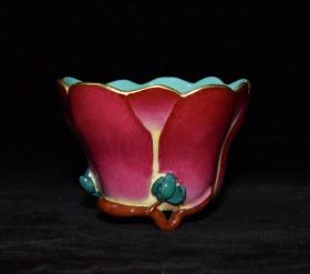 清代雍正胭脂红描金花瓣杯