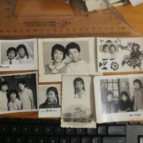 同一个人各个时期呢照片(单人以及合影)【都穿碎花短袖，少年时期，一寸照，带毛主席像章合影，1973年和朋友合影等等】7张老照片合售