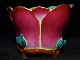 清代雍正胭脂红描金花瓣杯