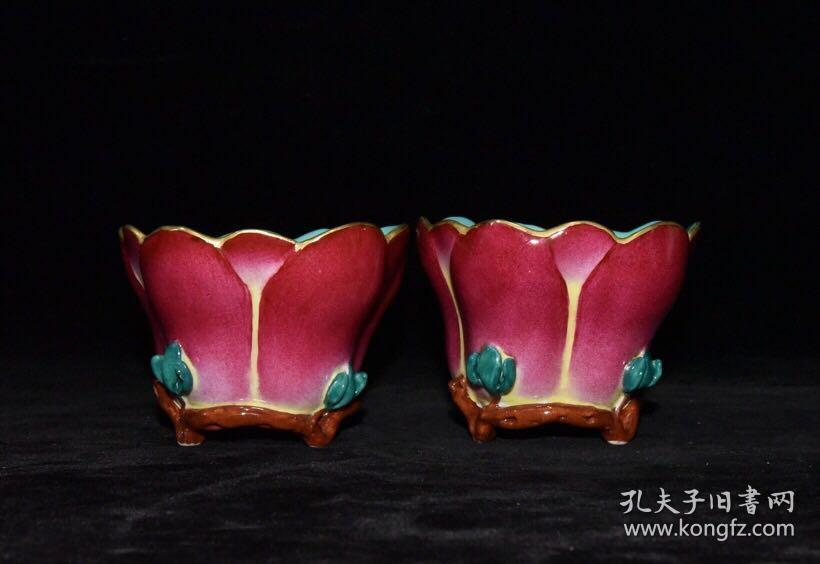 清代雍正胭脂红描金花瓣杯