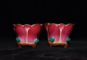 清代雍正胭脂红描金花瓣杯