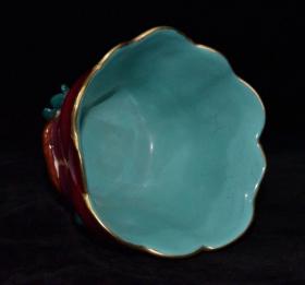 清代雍正胭脂红描金花瓣杯