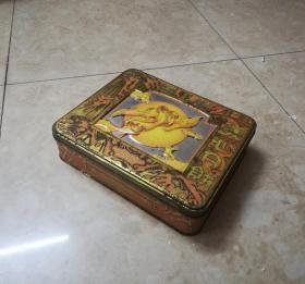 漂亮的嫦娥奔月纹香港旧月饼铁盒