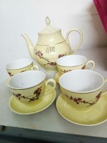 时期毛主席梅花诗意茶壶和茶杯碟子一套