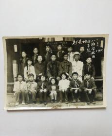 1959年太原市木厂头初四年级八班毕业留念照片