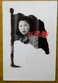 【民国老照片】民国抗战时期—甘肃兰州—民国美女，一面旗帜。1944年，蓉端（赠）繁兰，看背题