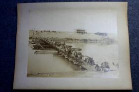清代埃及桥上的骆驼运输队大幅蛋白照片一张，尺寸为27.5X21.4厘米左右