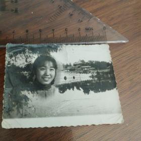 美女老照片(七孔桥)