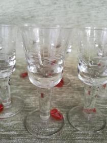 60年代北海牌玻璃刻花花卉酒杯8个，北京市百货公司监制，3.5*3.5*8cm