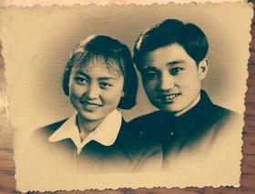 共20张五六十年代男女合影照片，大部分是军人照片。