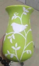 现代，一个漂亮的花鸟瓶