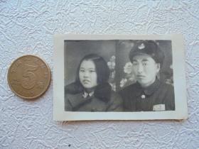 1955年穿棉装的解放军夫妻合影老照片