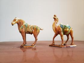 九都牌唐三彩八十年代洛阳市美术陶瓷厂彩塑小驼马两件合售