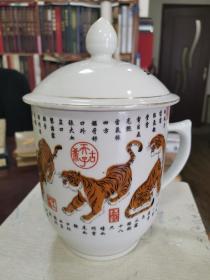 七八十年代 巨型茶杯一个，白瓷 名画五牛图，尺寸高25厘米，宽14厘米，品相好！